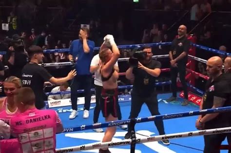 daniella hemsley boxing boobs|OnlyFans boxer Daniella Hemsley flashes boobs after winning。